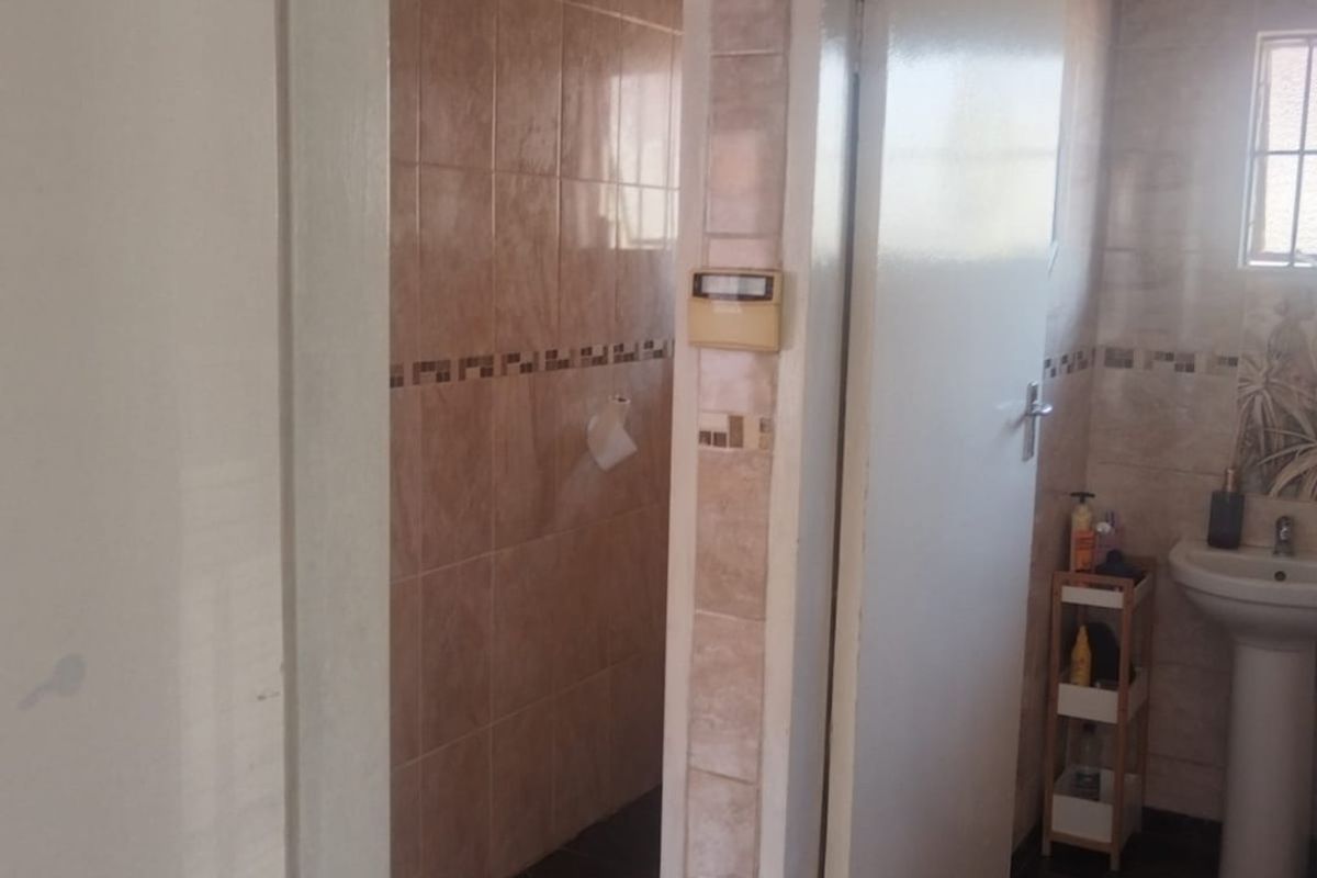 Family friendly rental in,Lebanon Mabopane with space - Photo 3