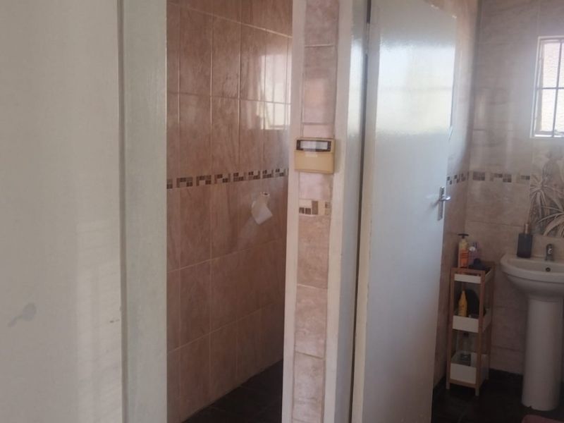 Family friendly rental in,Lebanon Mabopane with space - Photo 3