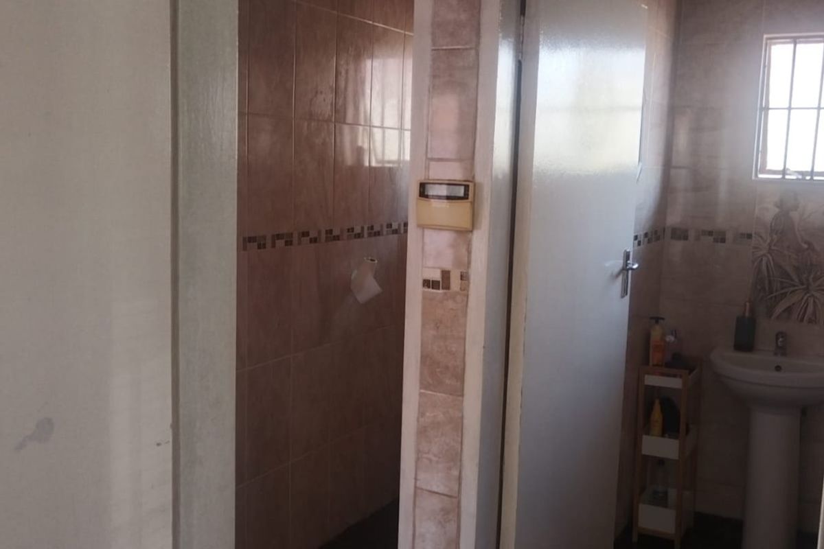 Family friendly rental in,Lebanon Mabopane with space - Photo 2