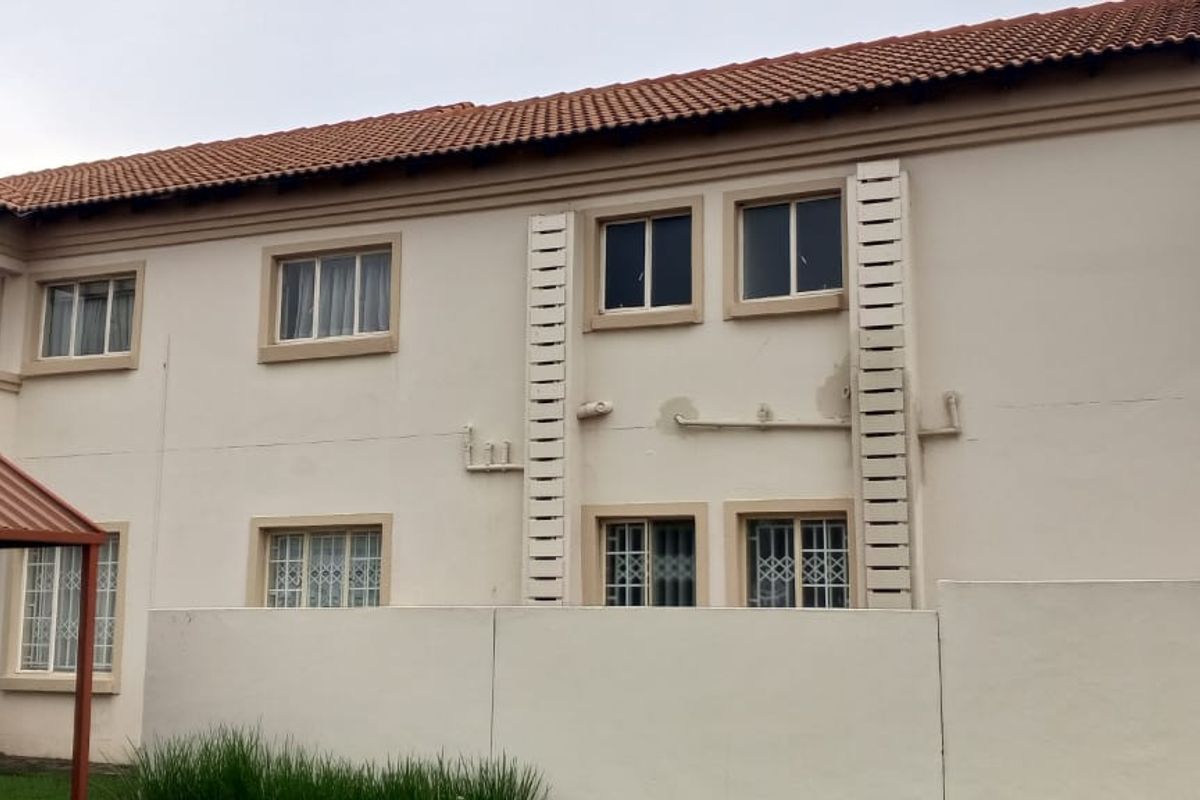 Elegant 3-Bedroom Home for Sale in Countryview Estates-Countryview - Photo 3