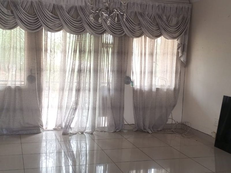 Elegant 3-Bedroom Home for Sale in Countryview Estates-Countryview - Photo 6