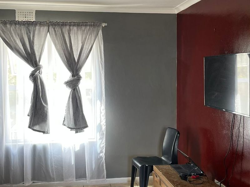 Well-Kept Fully Furnished 2-Bedroom Apartment to Rent in Belhar - Photo 4