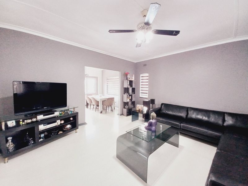 Gerdview Family Home with  Modern 2 Bedroom Cottage and Pool - Photo 5