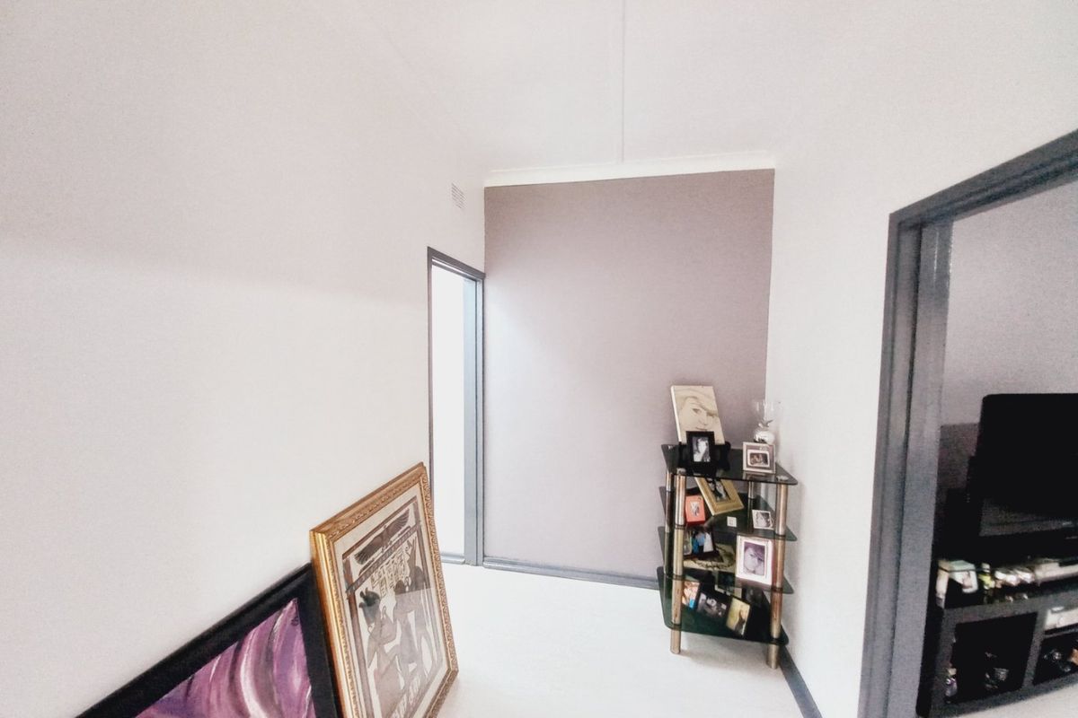 Gerdview Family Home with  Modern 2 Bedroom Cottage and Pool - Photo 3