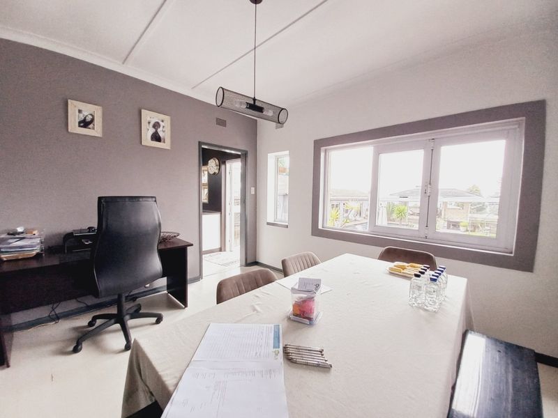 Gerdview Family Home with  Modern 2 Bedroom Cottage and Pool - Photo 7