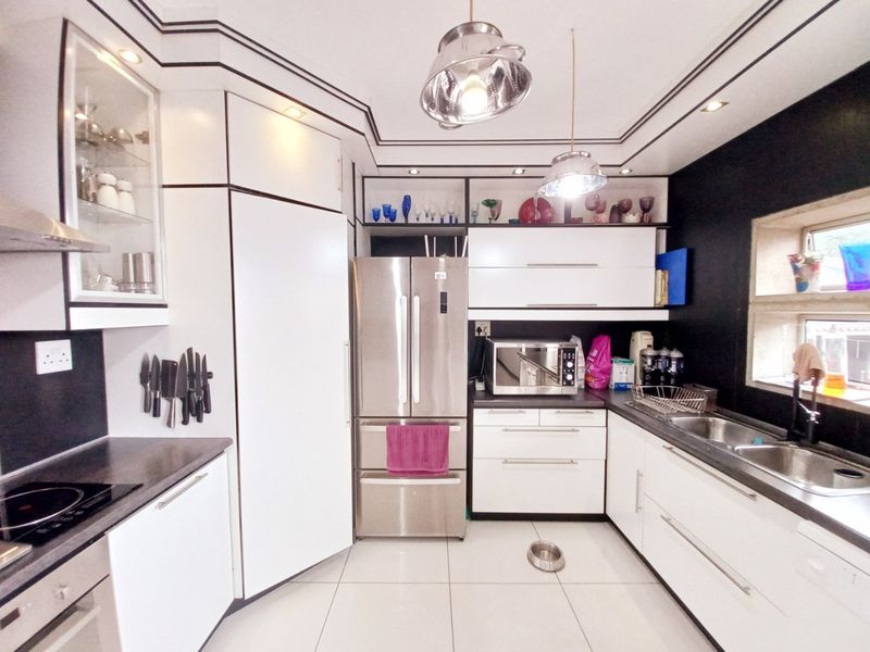 Gerdview Family Home with  Modern 2 Bedroom Cottage and Pool - Photo 8