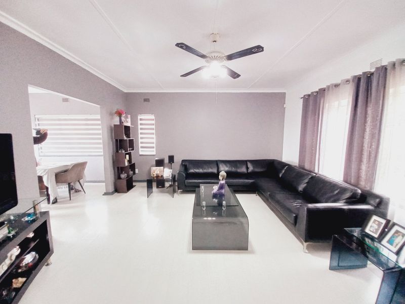 Gerdview Family Home with  Modern 2 Bedroom Cottage and Pool - Photo 4