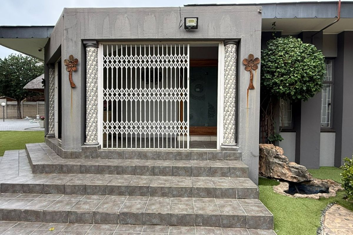 Classic Charm. Prime Bendor Living. - Photo 2