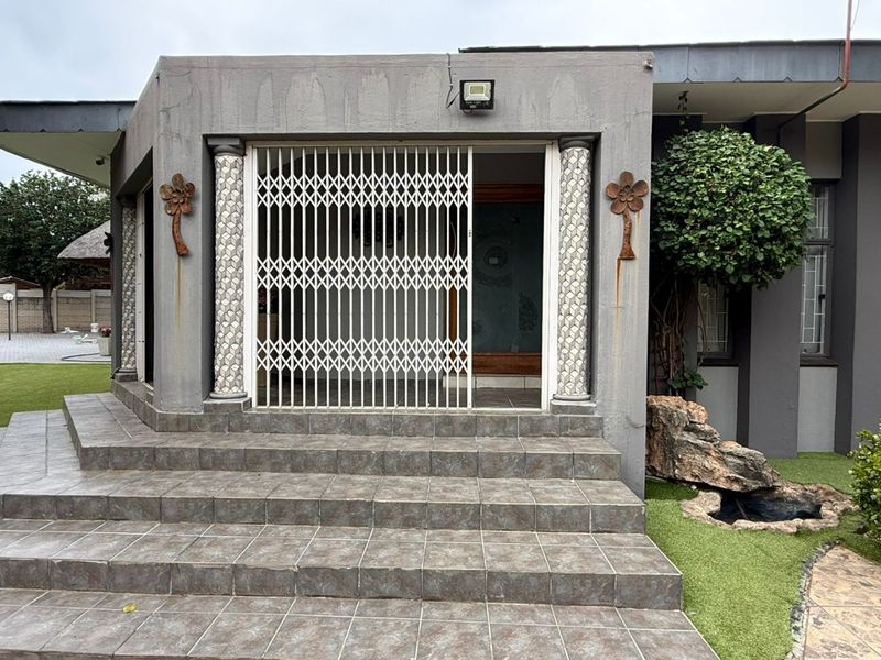 Classic Charm. Prime Bendor Living. - Photo 2