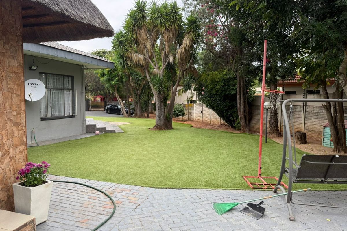 Classic Charm. Prime Bendor Living. - Photo 3