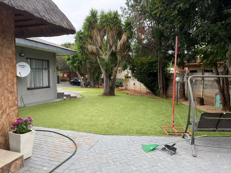 Classic Charm. Prime Bendor Living. - Photo 3