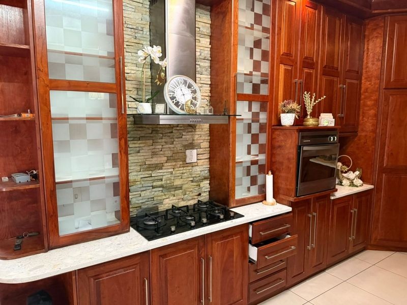 Classic Charm. Prime Bendor Living. - Photo 6