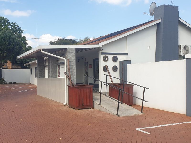 2 Bedroom and 6 'Office Room' Homes - Clubview - Photo 2