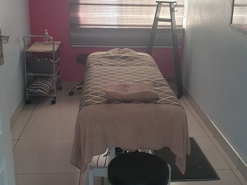 2 Bedroom and 6 'Office Room' Homes - Clubview - Photo 9