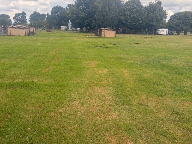 ?? STUNNING 2-HECTARE PLOT FOR SALE ?? Space, Comfort & Endless Potential!  This beautiful and well-maintained ±2-hectare plot offers the perfect blend of peaceful country living and modern convenience — ideal for families, small-scale farming, or anyone looking for extra space.  ?? Property Features: • Spacious 4-bedroom home • Well-kept interiors with a warm, homely feel • Large yards – perfect for kids, pets & outdoor living • Workshop – ideal for business, storage, or hobbies • Plenty of space for livestock or small farming activities  ?? Why You’ll Love This Property: • Located in a good, sought-after area • Peaceful surroundings with room to grow • Perfect for self-sustainable living or investment • Endless potential to expand or develop  ? Whether you’re looking to escape the city, start a small farm, or simply enjoy wide open space — this property ticks all the boxes! - Photo 10