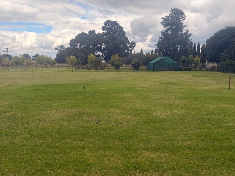 ?? STUNNING 2-HECTARE PLOT FOR SALE ?? Space, Comfort & Endless Potential!  This beautiful and well-maintained ±2-hectare plot offers the perfect blend of peaceful country living and modern convenience — ideal for families, small-scale farming, or anyone looking for extra space.  ?? Property Features: • Spacious 4-bedroom home • Well-kept interiors with a warm, homely feel • Large yards – perfect for kids, pets & outdoor living • Workshop – ideal for business, storage, or hobbies • Plenty of space for livestock or small farming activities  ?? Why You’ll Love This Property: • Located in a good, sought-after area • Peaceful surroundings with room to grow • Perfect for self-sustainable living or investment • Endless potential to expand or develop  ? Whether you’re looking to escape the city, start a small farm, or simply enjoy wide open space — this property ticks all the boxes! - Photo 7