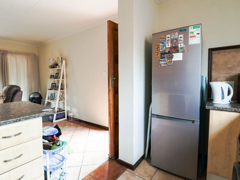 2 Bedroom, 1 Bathroom Unit for Rent in Equestria Estate, Pretoria East  - Photo 5