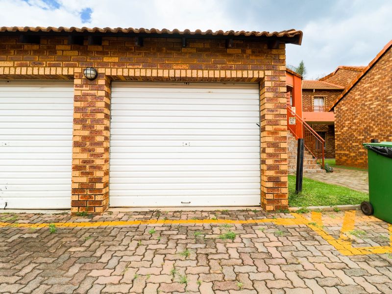 2 Bedroom, 1 Bathroom Unit for Rent in Equestria Estate, Pretoria East  - Photo 2