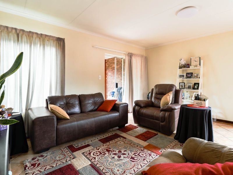 2 Bedroom, 1 Bathroom Unit for Rent in Equestria Estate, Pretoria East  - Photo 4