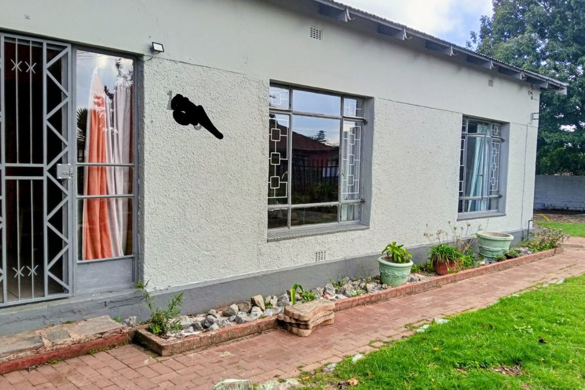 Versatile Family Home & Investment Opportunity, Randfontein near the  CBD  - Photo 2