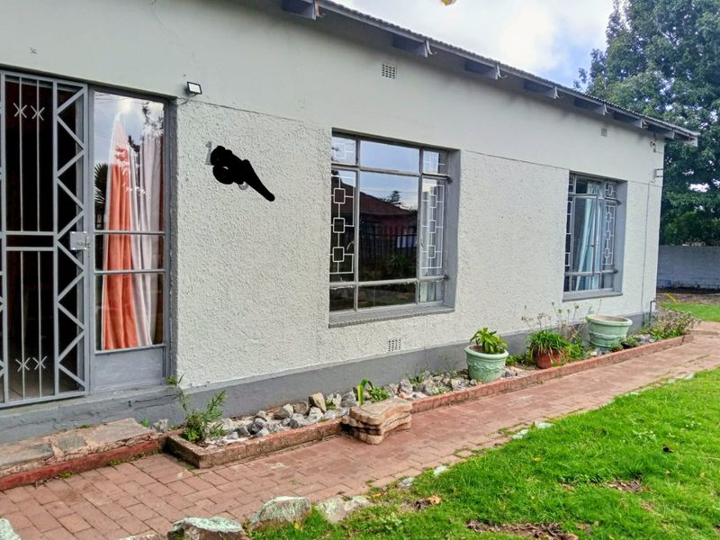 Versatile Family Home & Investment Opportunity, Randfontein near the  CBD  - Photo 2