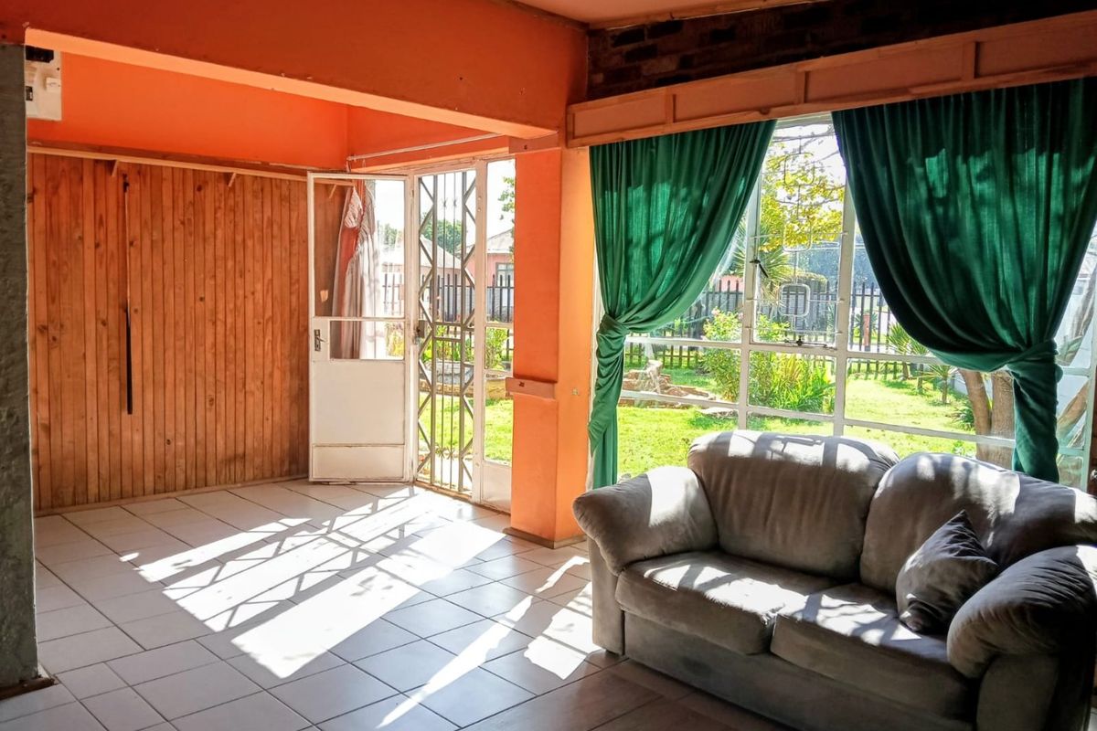 Versatile Family Home & Investment Opportunity, Randfontein near the  CBD  - Photo 4