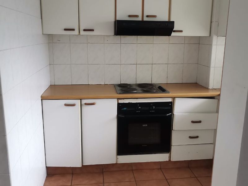 Charming Durban Central Home with Classic Parquet Floors - Photo 9