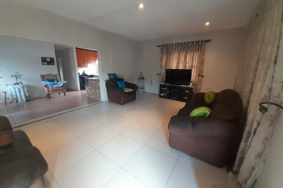 SPACIOUS FAMILY HOME. - Photo 5