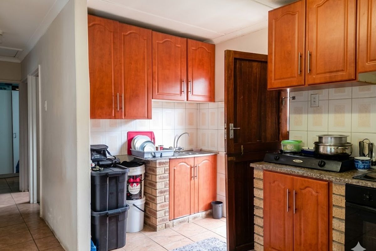 SPACIOUS FAMILY HOME. - Photo 2