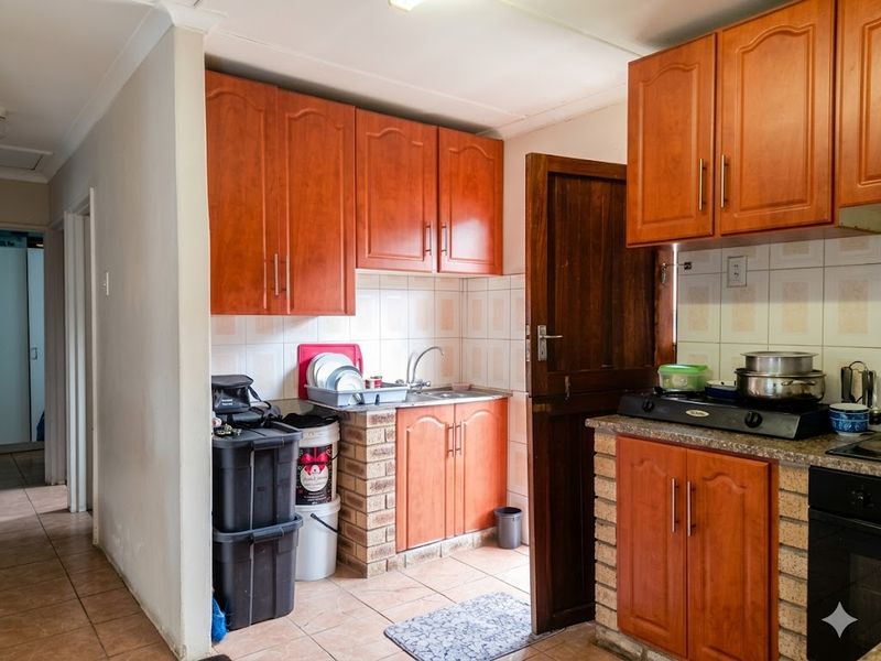 SPACIOUS FAMILY HOME. - Photo 2