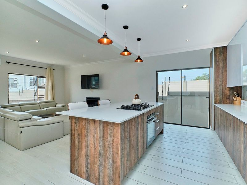 3 bedroom House for sale in Bryanston Sandton  - Photo 2