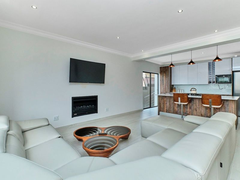 3 bedroom House for sale in Bryanston Sandton  - Photo 8