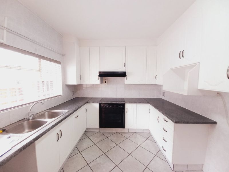 Primrose Hill Townhouse with braai haven - Photo 10