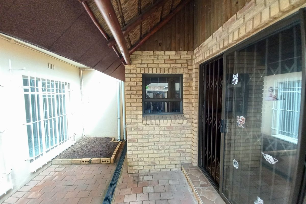 Primrose Hill Townhouse with braai haven - Photo 3