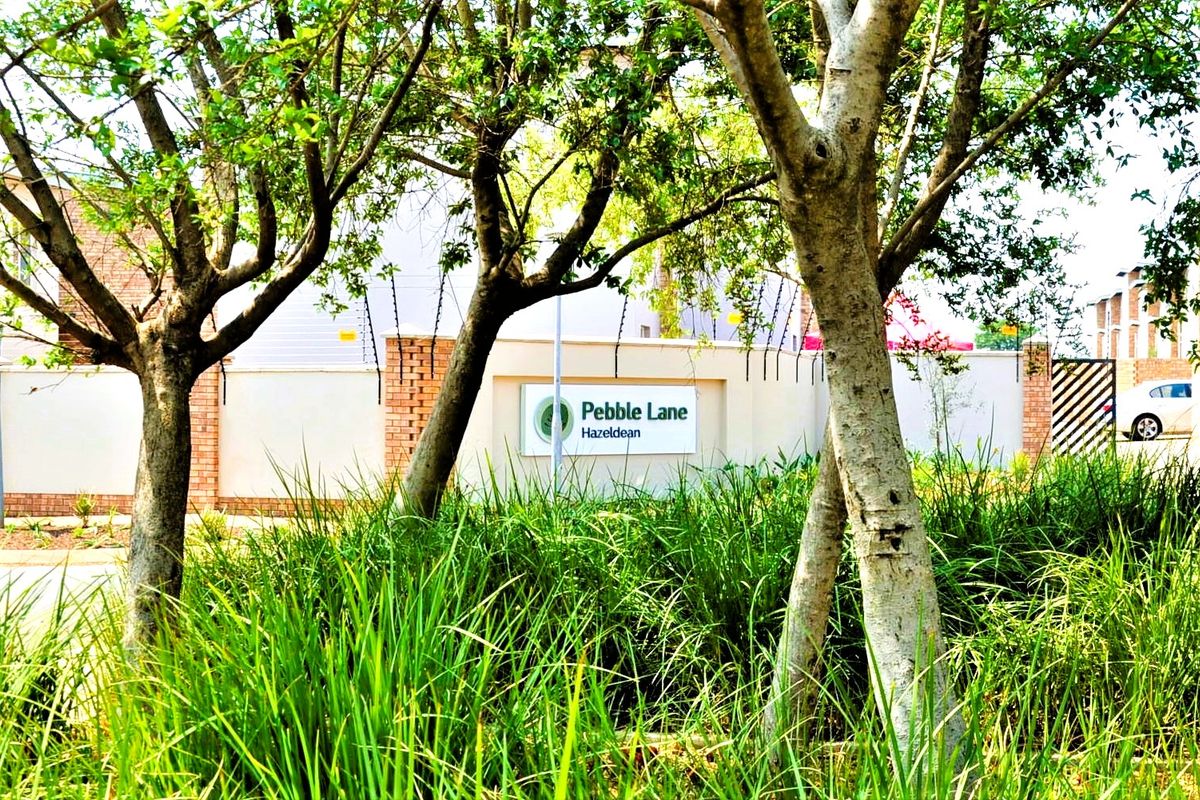 Modern Living in the sought-after Pebble Lane Complex - Photo 4