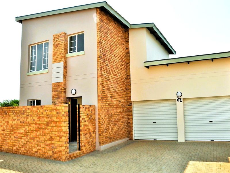 Modern Living in the sought-after Pebble Lane Complex - Photo 3