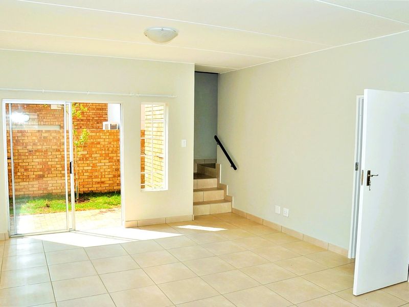 Modern Living in the sought-after Pebble Lane Complex - Photo 9