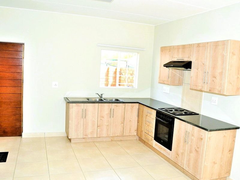 Modern Living in the sought-after Pebble Lane Complex - Photo 6