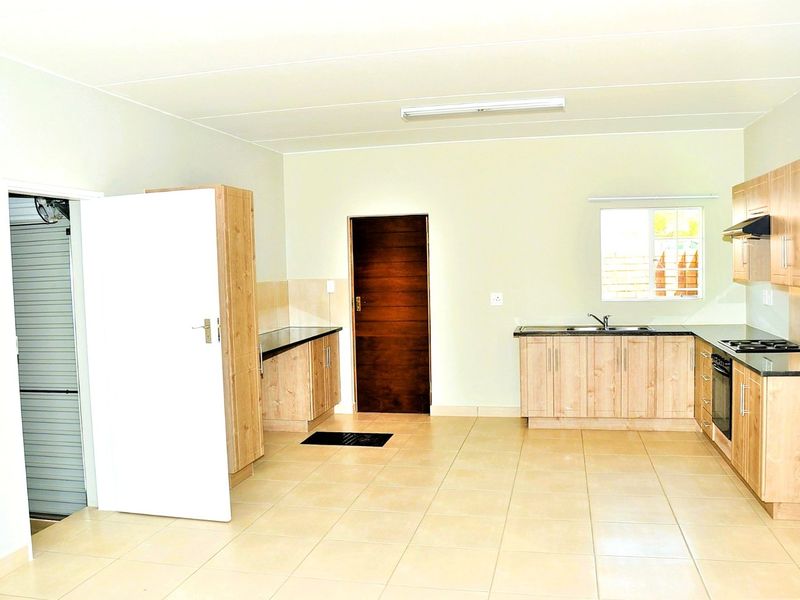 Modern Living in the sought-after Pebble Lane Complex - Photo 7