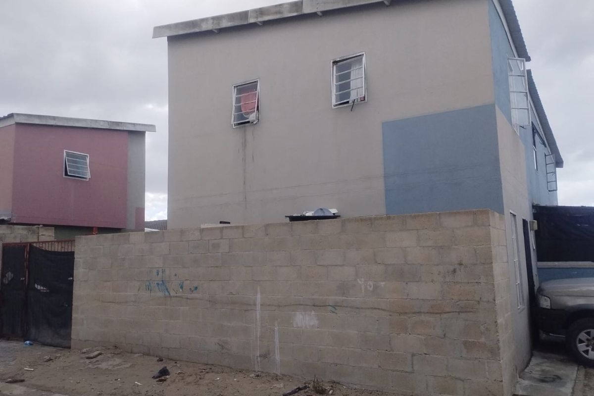 Corner 2 bedroom Maisonette for sale - Photo 2