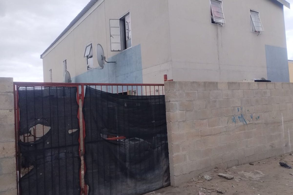 Corner 2 bedroom Maisonette for sale - Photo 3