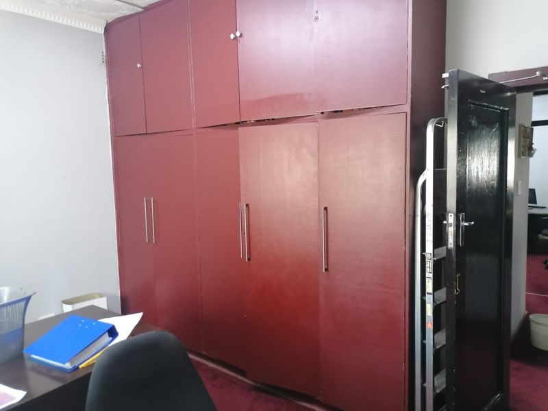 Family Home with Bonus Granny Flat – Great Value!  - Photo 8