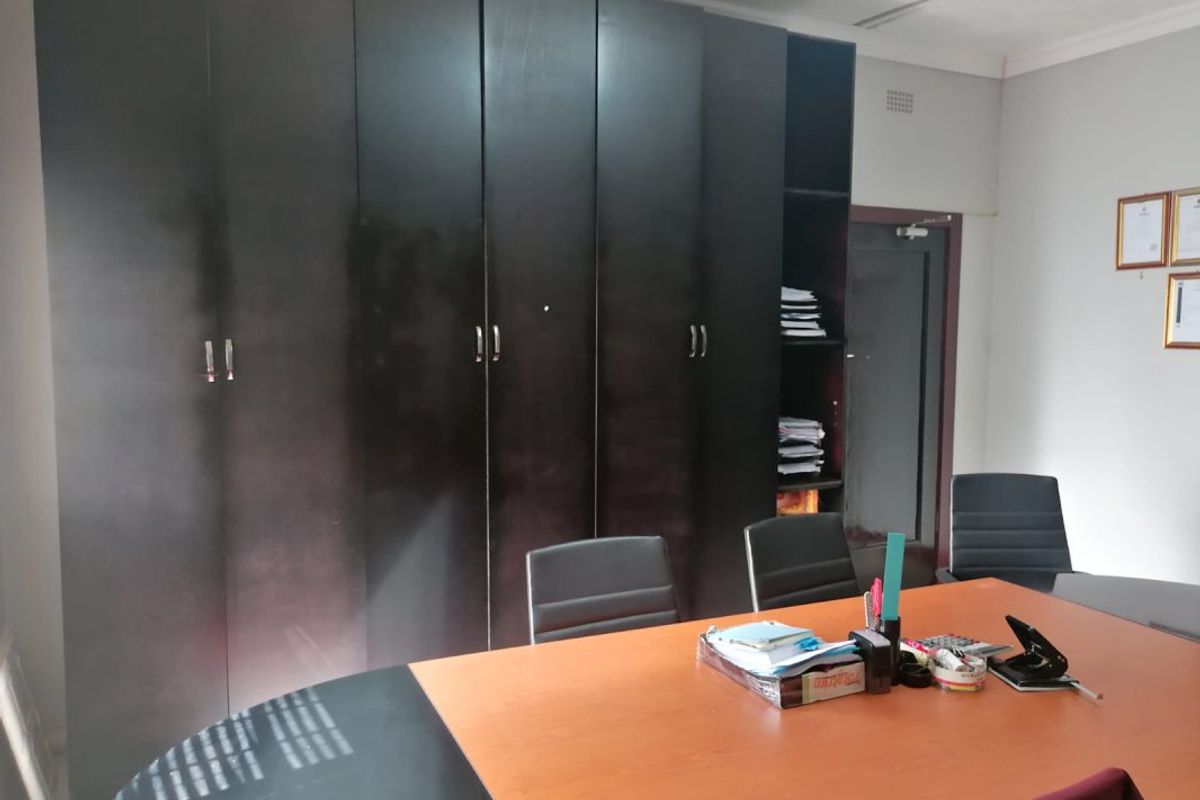 Family Home with Bonus Granny Flat – Great Value!  - Photo 3