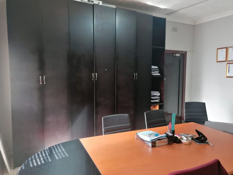 Family Home with Bonus Granny Flat – Great Value!  - Photo 3