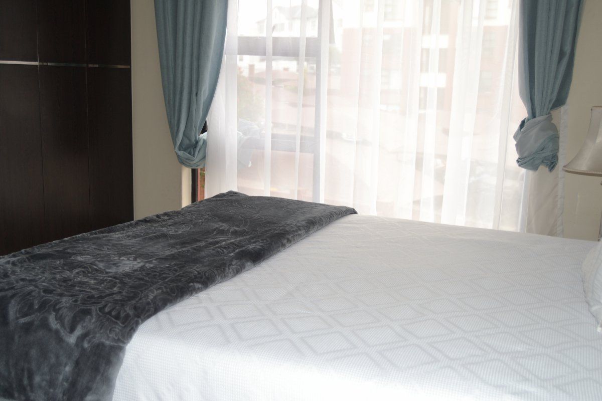 Modern Living Made Easy – Stylish 2-Bedroom Flat with Great Amenities! - Photo 3