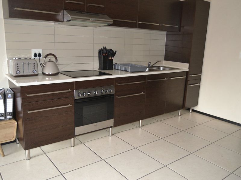 Modern Living Made Easy – Stylish 2-Bedroom Flat with Great Amenities! - Photo 8