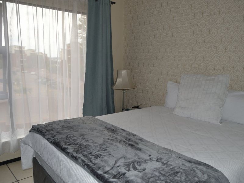 Modern Living Made Easy – Stylish 2-Bedroom Flat with Great Amenities! - Photo 4