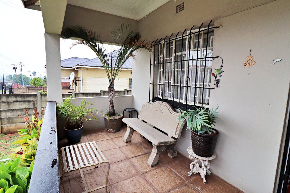 Affordable 3-Bedroom Home with Extra Parking & Dual Entrances! - Photo 5