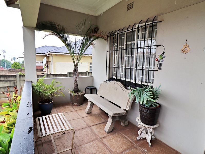 Affordable 3-Bedroom Home with Extra Parking & Dual Entrances! - Photo 5