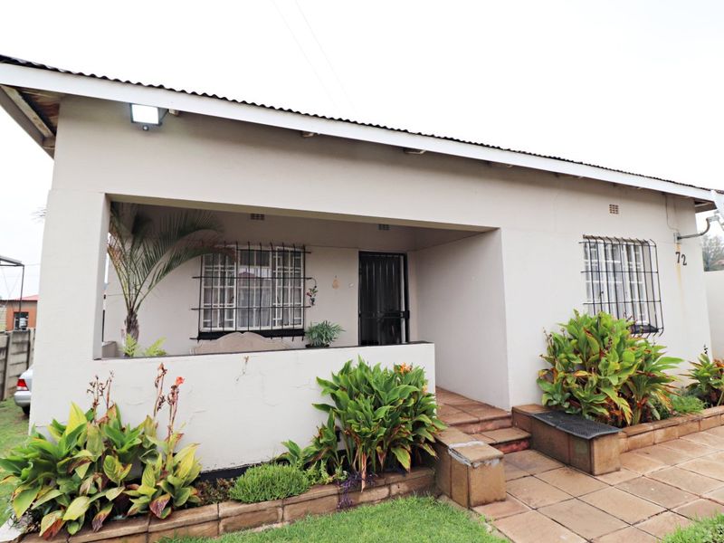 Affordable 3-Bedroom Home with Extra Parking & Dual Entrances! - Photo 8